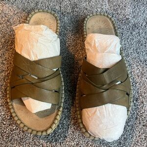 Patagonia Olive Green Sandals size 7